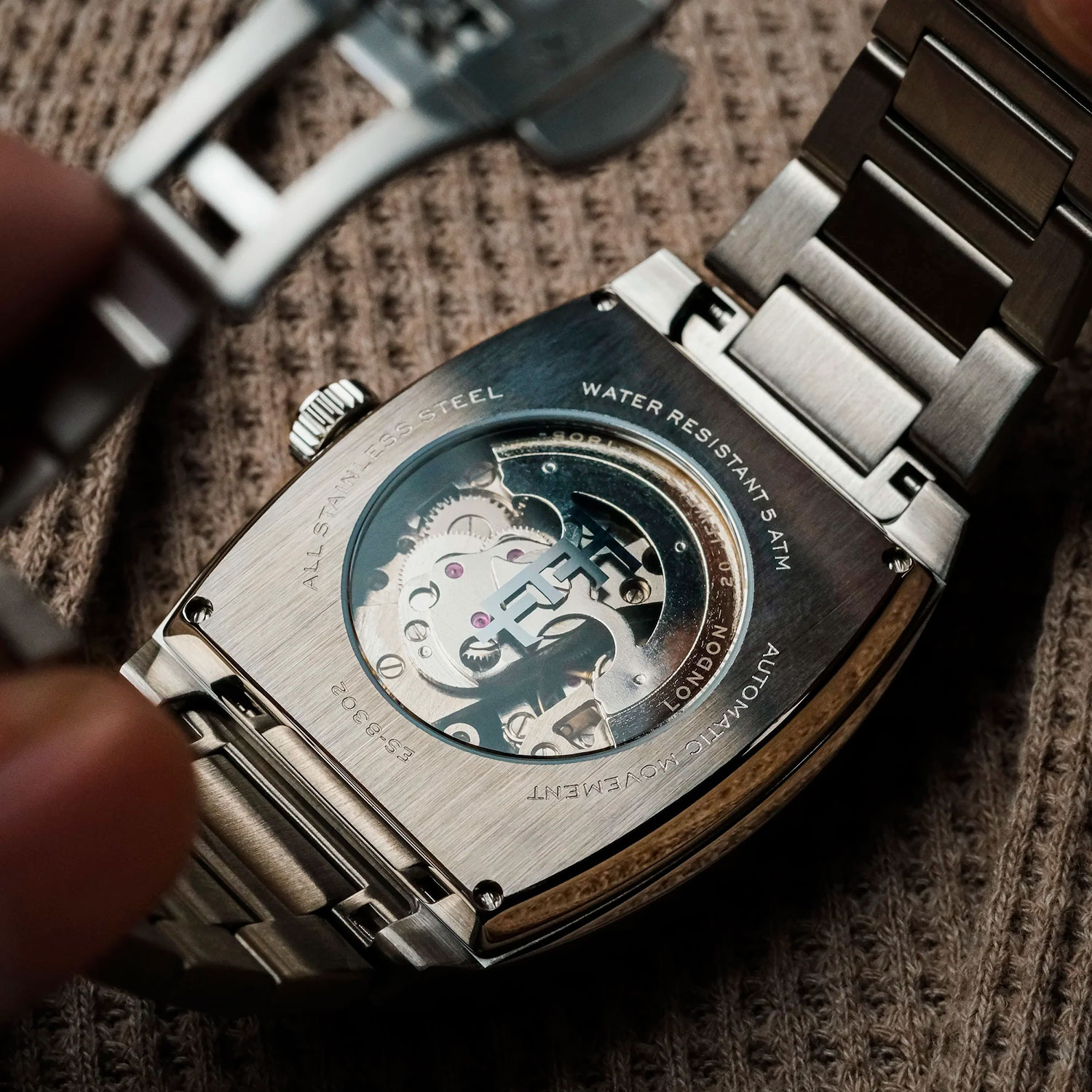 Earnshaw ES-8302-22